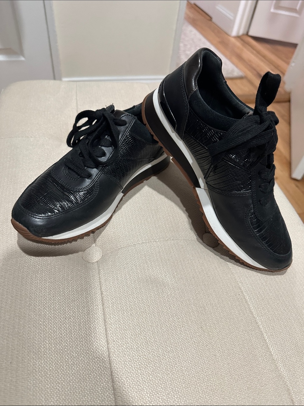 Woman’s Black Lace-Up Casual Sneakers